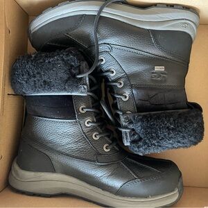 Black UGG snow boot size 8